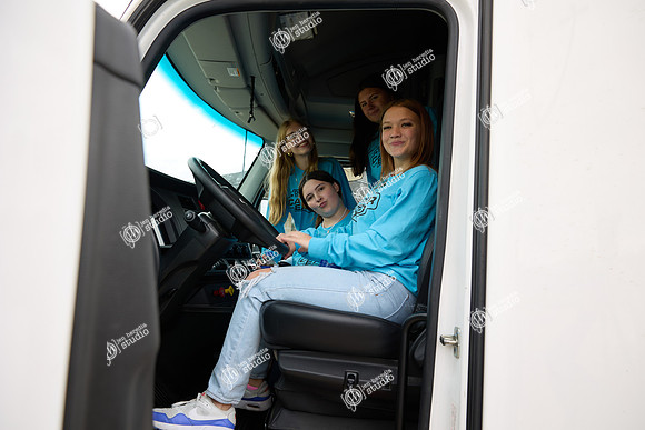 6E2A2054