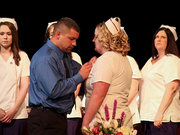 NursePinning-Grad095