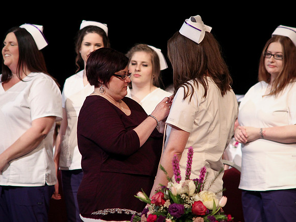 NursePinning-Grad099