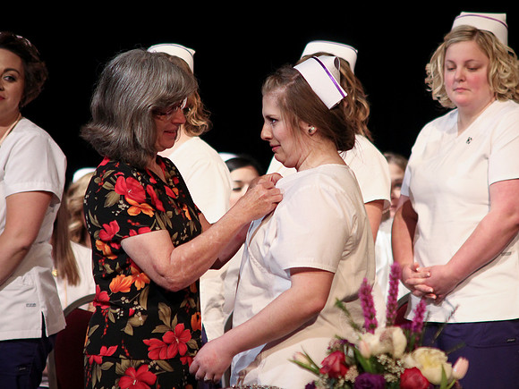 NursePinning-Grad104