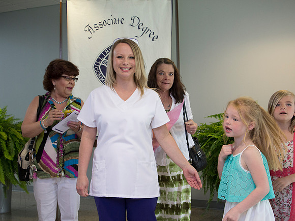 NursePinning-Grad014
