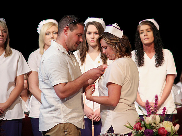 NursePinning-Grad094